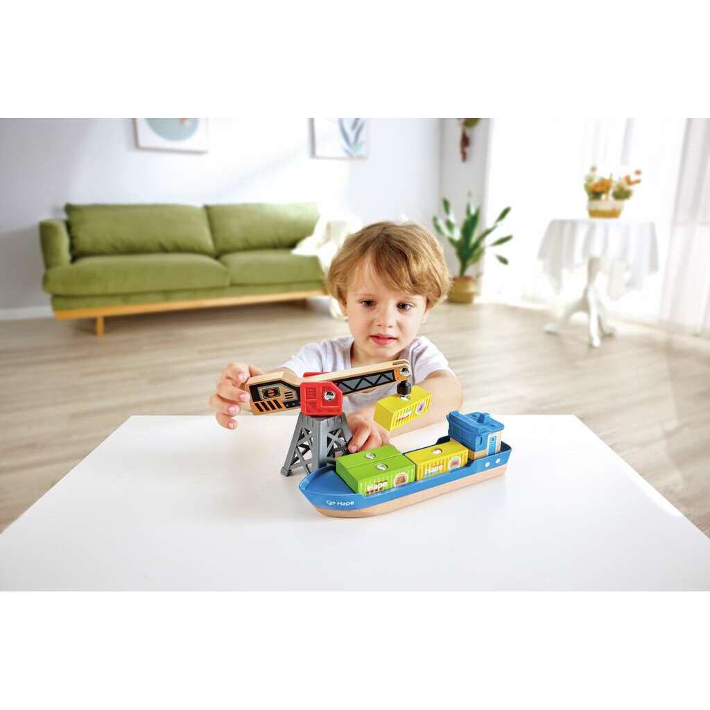 Nave da carico e gru Nave da carico e gru