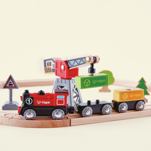 Pista con locomotiva a batteria e gru Pista con locomotiva a batteria e gru