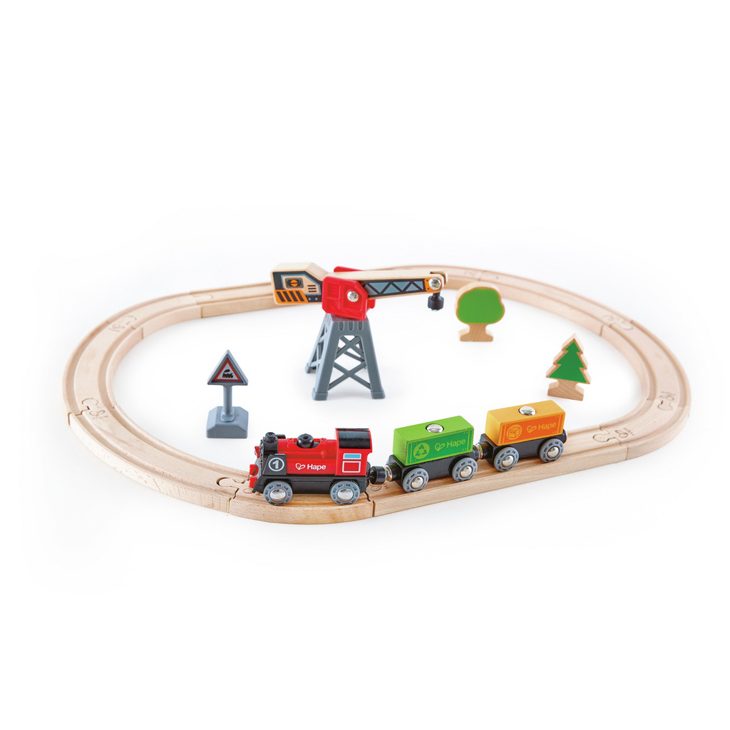 Pista con locomotiva a batteria e gru