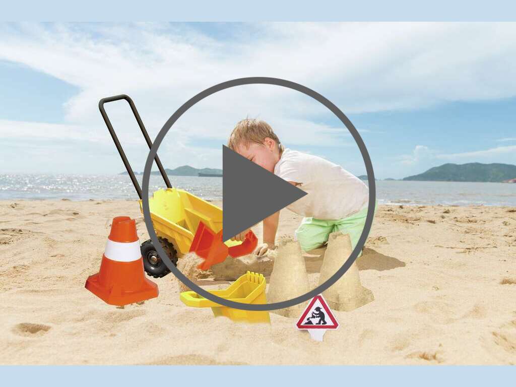 Set di giocattoli per la sabbia con dumper