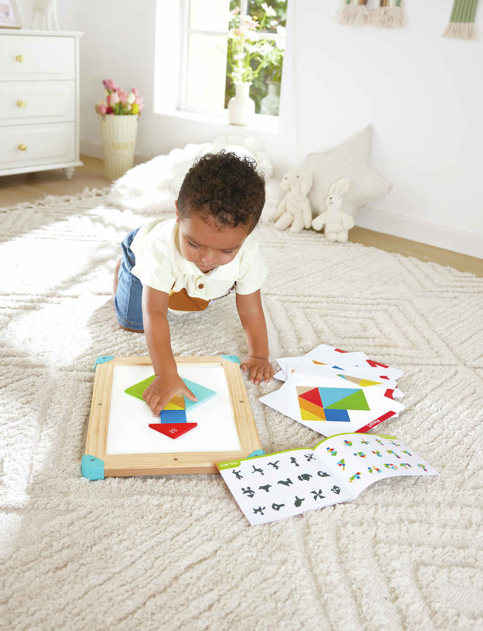 Labirinto spaziale e tavola Tangram Labirinto spaziale e tavola Tangram